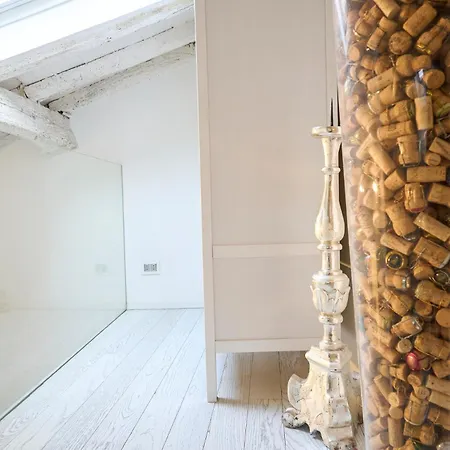 Ghirlandi Apartment *